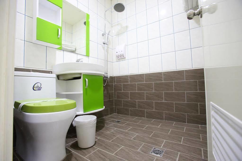 Clover House-自助式無人旅店 Чжунли Экстерьер фото
