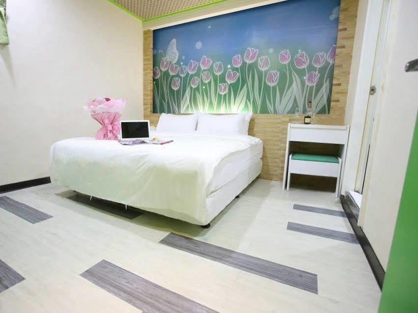 Clover House-自助式無人旅店 Чжунли Экстерьер фото